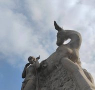 <b>则围绕一则美丽的黎族爱情传说展开</b>