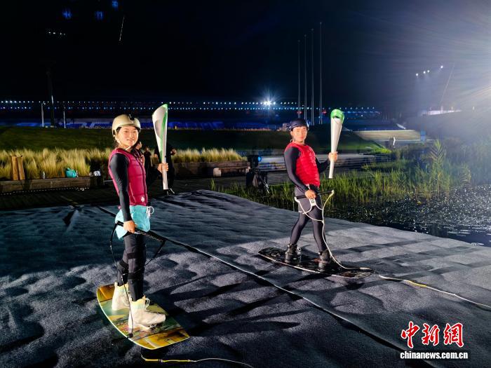 万千唱响成都世运会：全球童声与水火合一点亮