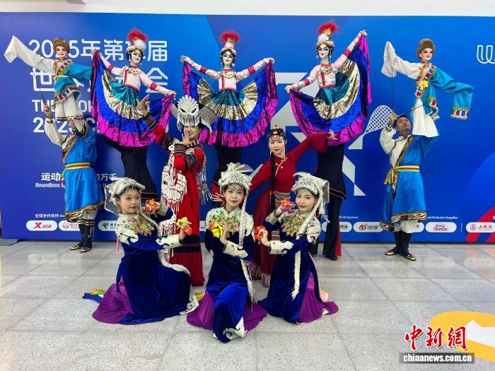 万千唱响成都世运会：全球童声与水火合一点亮