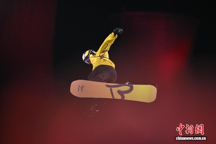 北京站世界杯滑雪大跳台苏翊鸣夺冠刘梦婷摘银