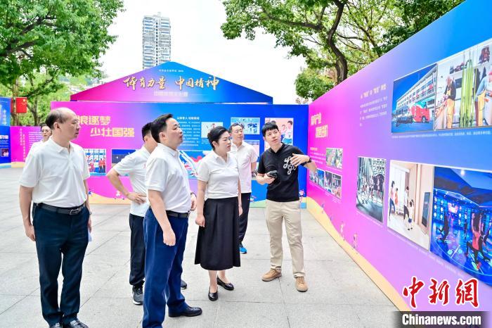 大田湾体育场揭幕重庆站“体育力量 中国精神”