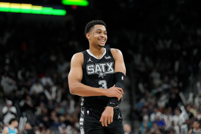 亚历山大领跑MVP预测 其他奖项竞争激烈