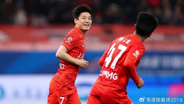 武磊伤愈复出独造两球 上海海港4-1送青岛西海岸