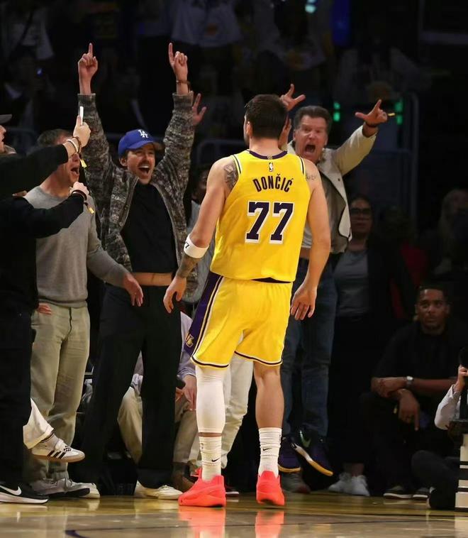 湖人9连胜终结！东契奇空砍32分难救主，詹姆斯