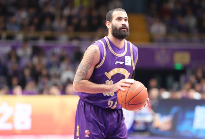 深圳男篮绝地反击逆转北控 史密斯压哨绝杀助队