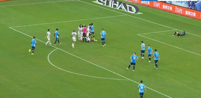 深圳新鹏城5-2力克武汉三镇，韦斯利乌龙球成关