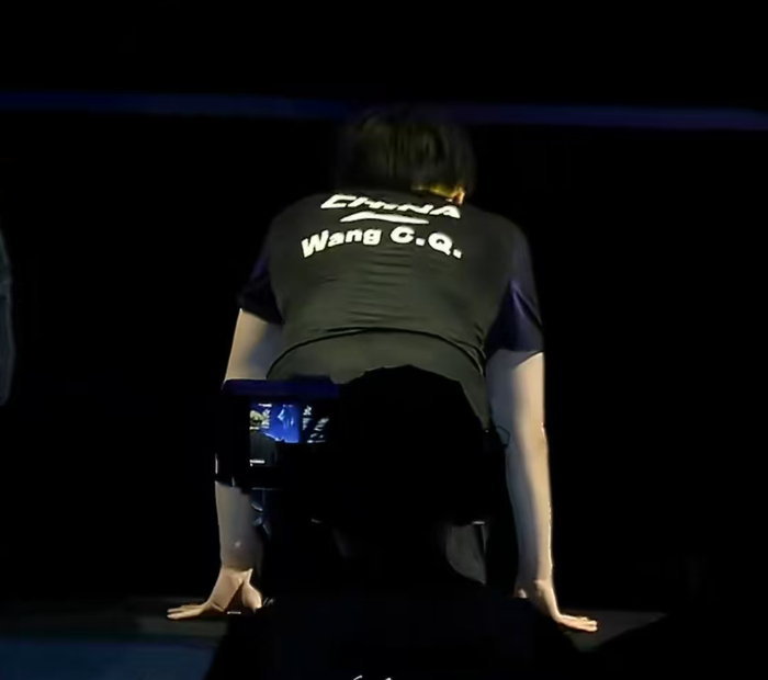 王楚钦力克强敌逆转夺冠 王皓泪洒现场见证弟子