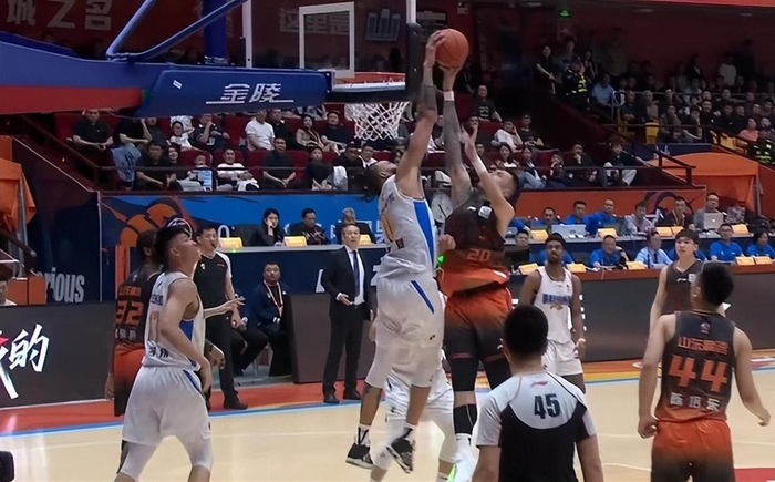 北京队外援表现分化暴露更衣室矛盾