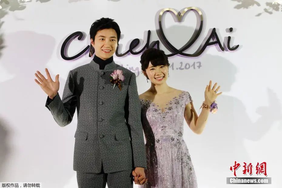 风波后福原爱现身带货，140.9万网友完成观看，直